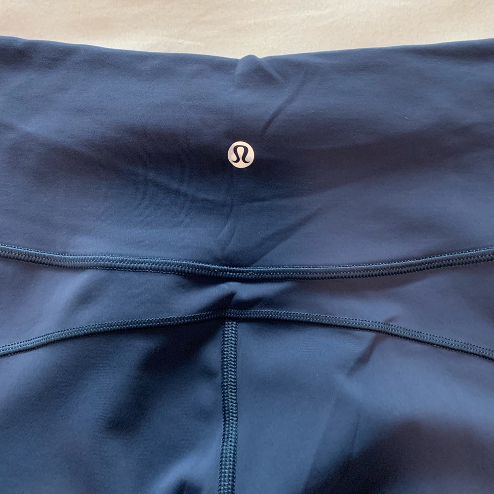 Lululemon In Movement 25” blue tight legging size 6